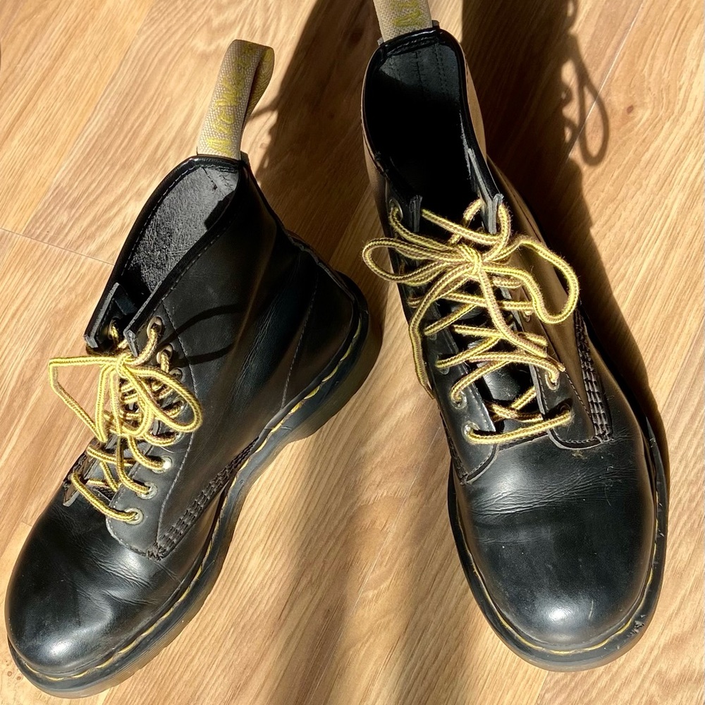 Doc Martens Original 1460 smooth black leather Women’s ankle boots size 8